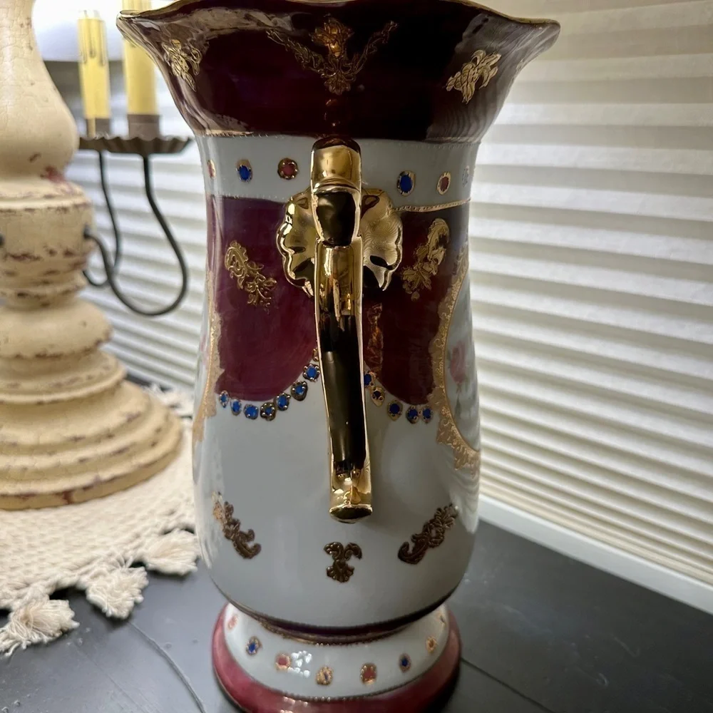 VINTAGE, HIGHLY DECORATIVE, WHITE & PURPLE BALUSTER VASE. ORNATE GILDED HANDLES.